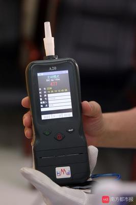 吃荔枝、蛋黃派會(huì)“酒駕”？交警親測喝10ml藿香正氣水就醉駕
